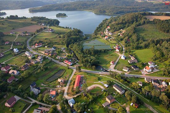 Lotnicze, EU, PL, Pomorskie. Kaszubski Park Krajobrazowy. Brodnica Dolna, panorama na jezioro Ostrzyckie.   